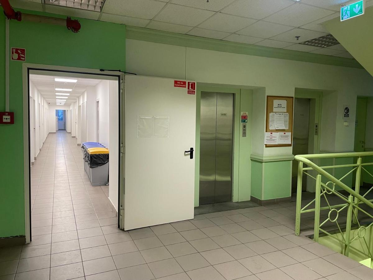 The College Group Hostel บูดาเปสต์ ภายนอก รูปภาพ